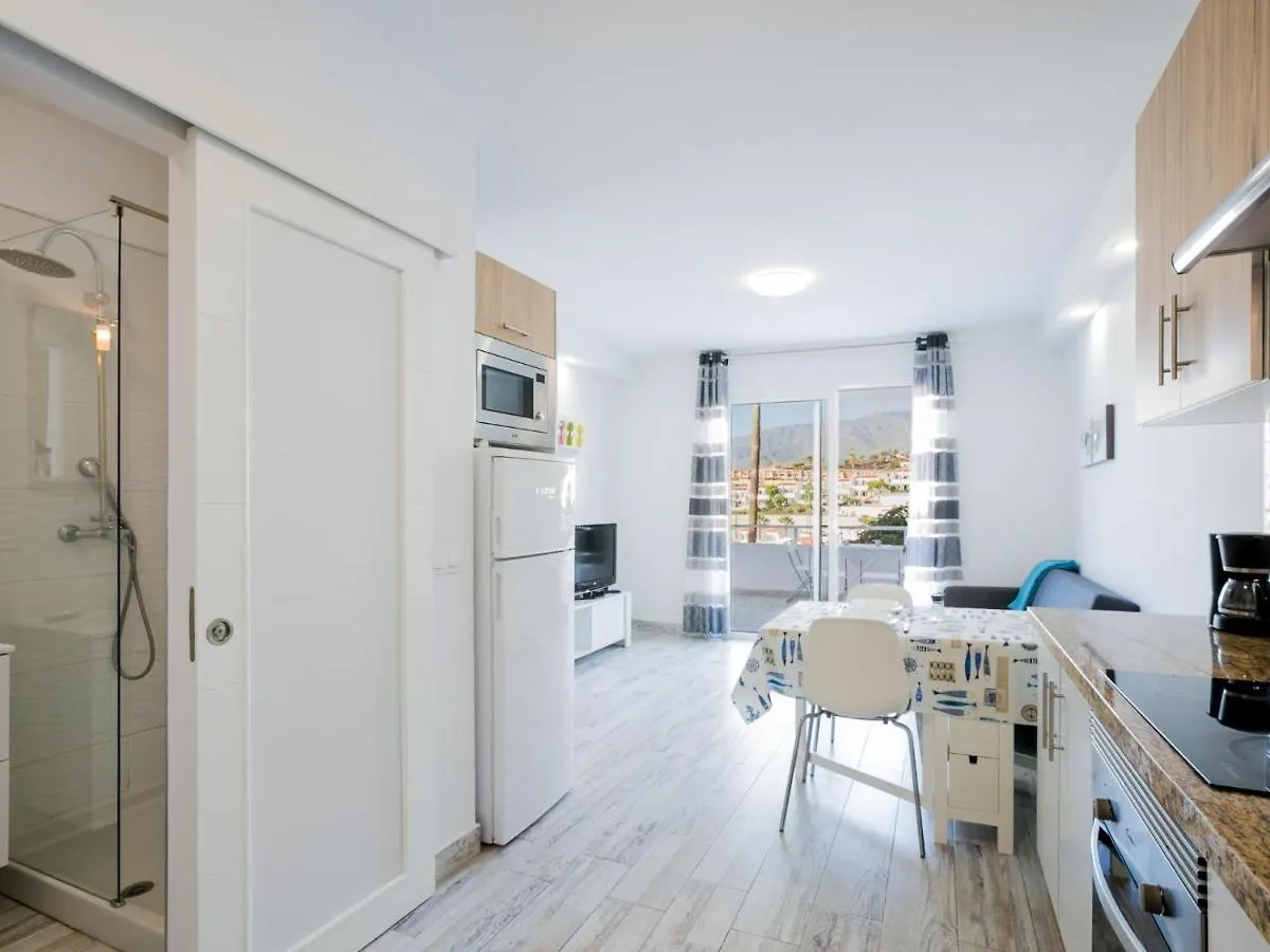 아파트 480 A Island Village With Terrace View And Wifi 아데제